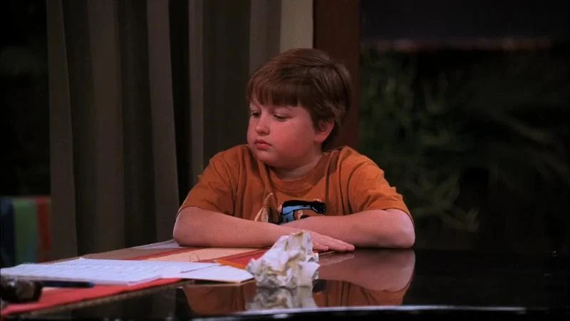 Кадры из сериала Два с половиной человека (2003)